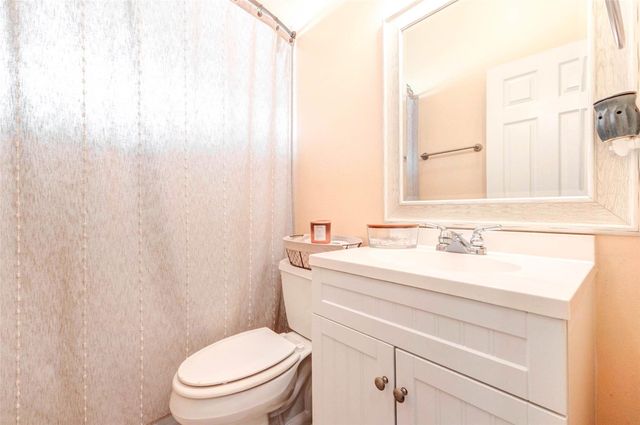 302 Dock Court, Crosby, TX 77532