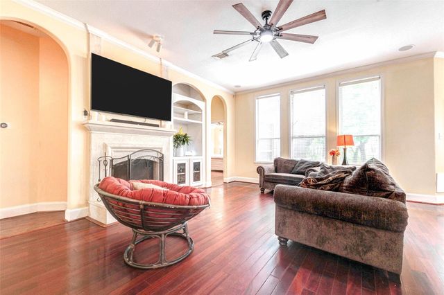 302 Dock Court, Crosby, TX 77532