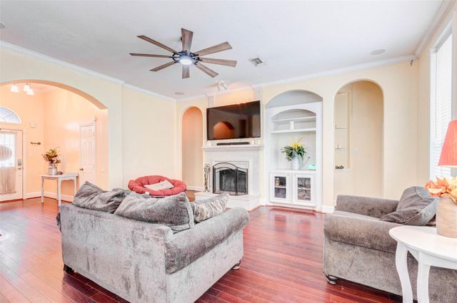 302 Dock Court, Crosby, TX 77532