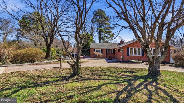 10001 BOXFORD CT, Fairfax, VA 22030