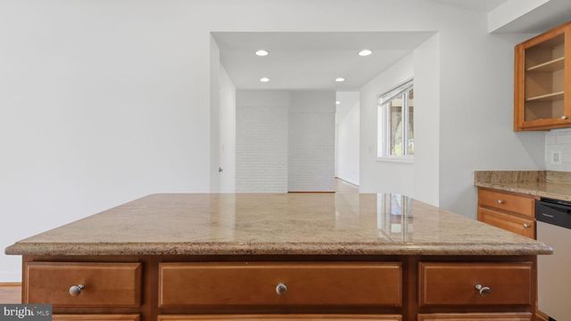 10001 BOXFORD CT, Fairfax, VA 22030