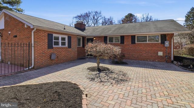 10001 BOXFORD CT, Fairfax, VA 22030