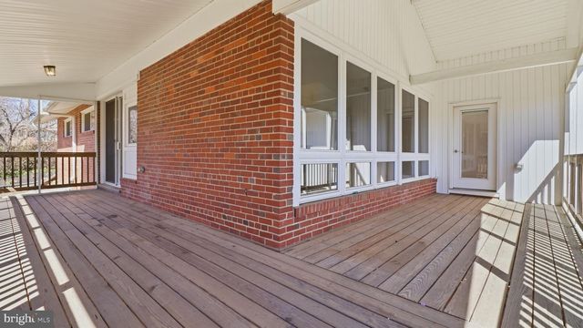 10001 BOXFORD CT, Fairfax, VA 22030