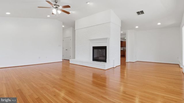 10001 BOXFORD CT, Fairfax, VA 22030