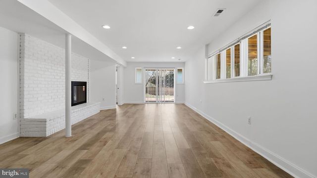 10001 BOXFORD CT, Fairfax, VA 22030