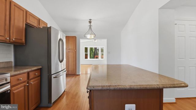 10001 BOXFORD CT, Fairfax, VA 22030