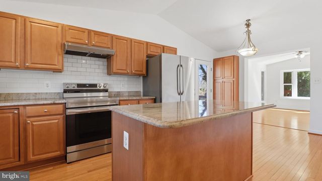 10001 BOXFORD CT, Fairfax, VA 22030