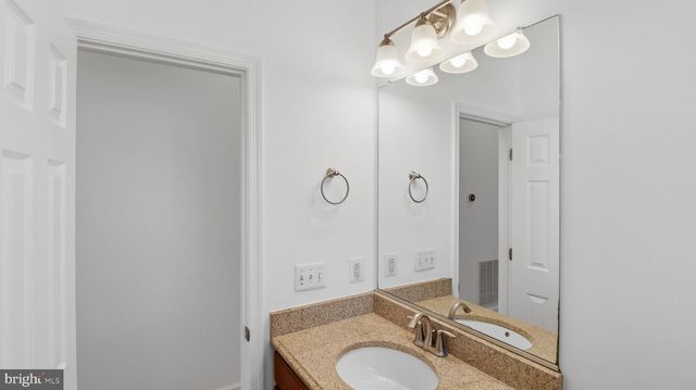 10001 BOXFORD CT, Fairfax, VA 22030