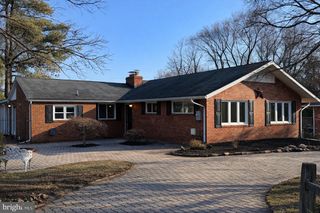 10001 BOXFORD CT, Fairfax, VA 22030