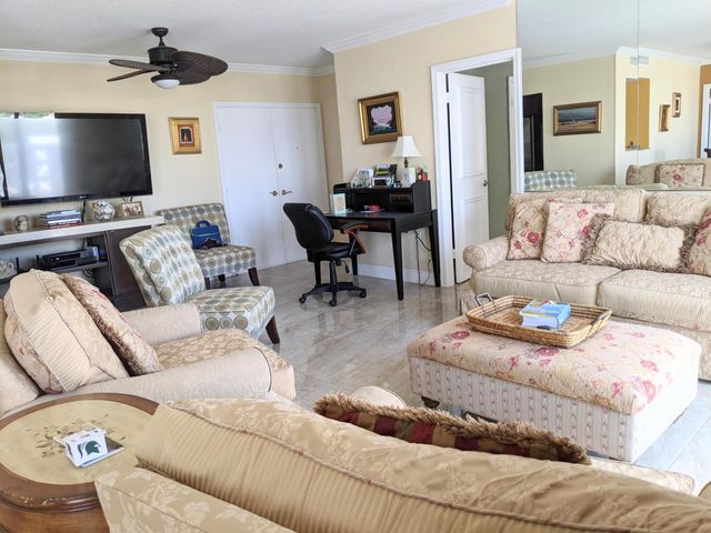 2840 S Ocean Boulevard 6110, Palm Beach, FL 33480