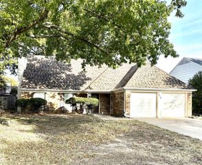 2638 Remmington Drive, Grand Prairie, TX 75052