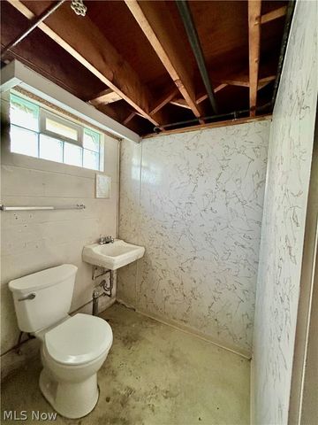3241 Estates Circle, Youngstown, OH 44511