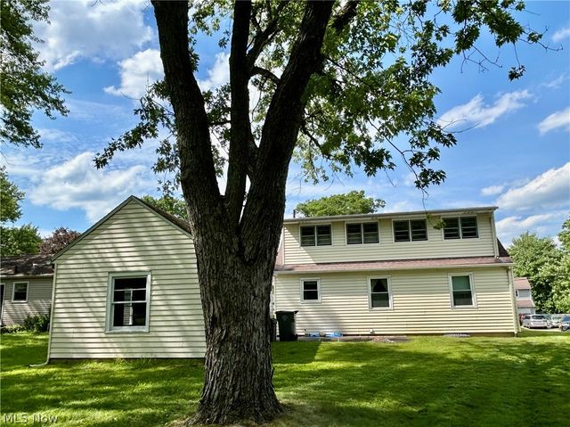 3241 Estates Circle, Youngstown, OH 44511