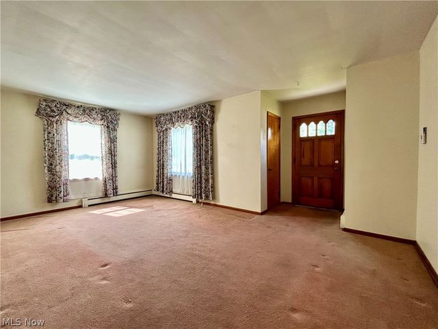 3241 Estates Circle, Youngstown, OH 44511