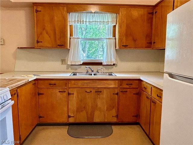 3241 Estates Circle, Youngstown, OH 44511