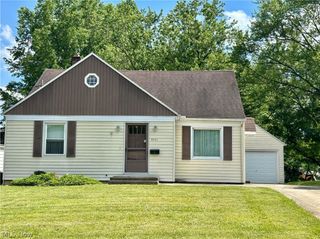 3241 Estates Circle, Youngstown, OH 44511