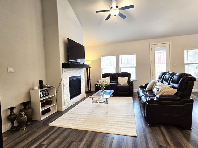 2465 Yosemite Way, Corinth, TX 76210