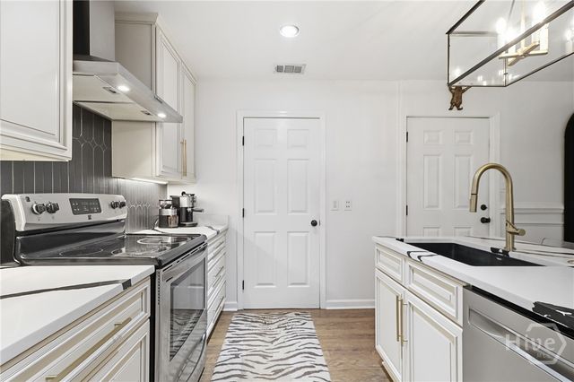 10 Hanging Moss Road, Savannah, GA 31410