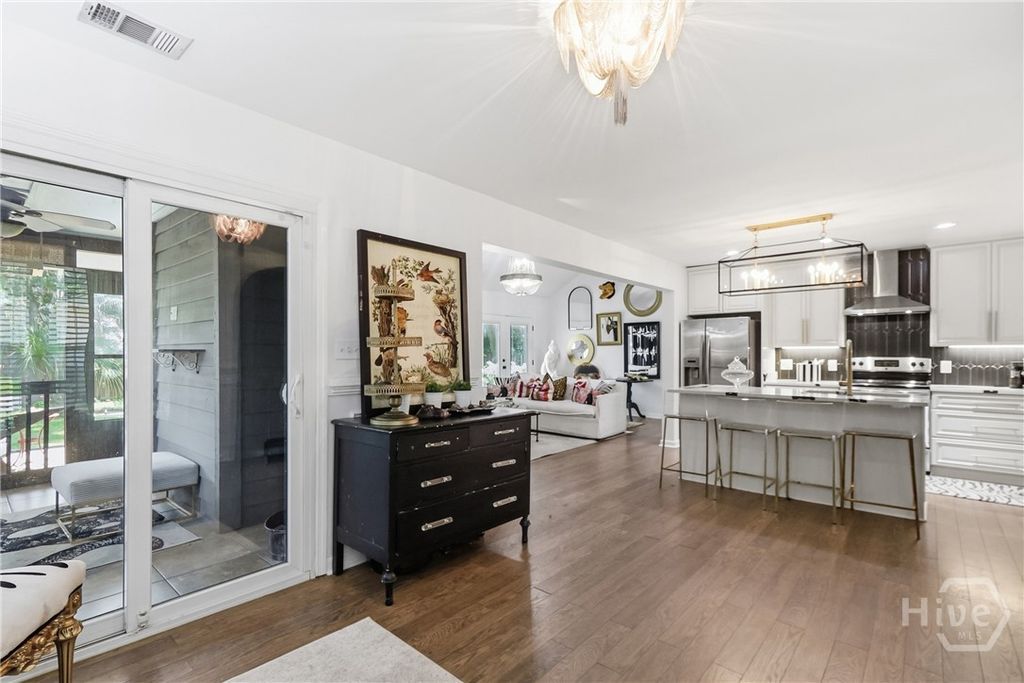 Image 10 of property listing at 10 Hanging Moss Road, Savannah, GA 31410