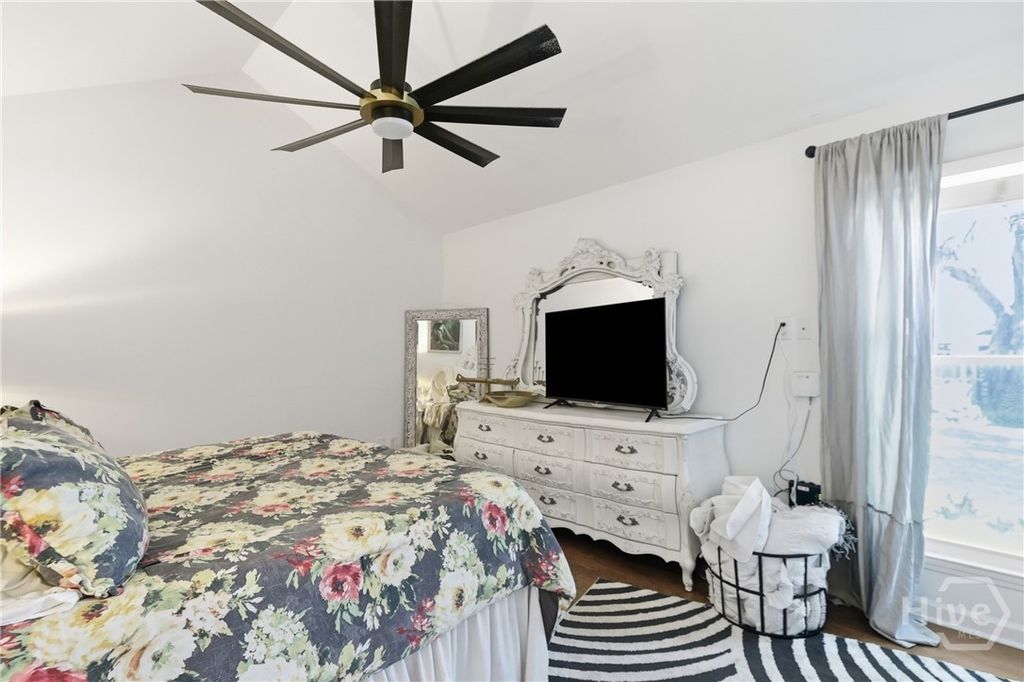 Image 21 of property listing at 10 Hanging Moss Road, Savannah, GA 31410