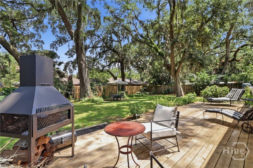 Image 28 of property listing at 10 Hanging Moss Road, Savannah, GA 31410