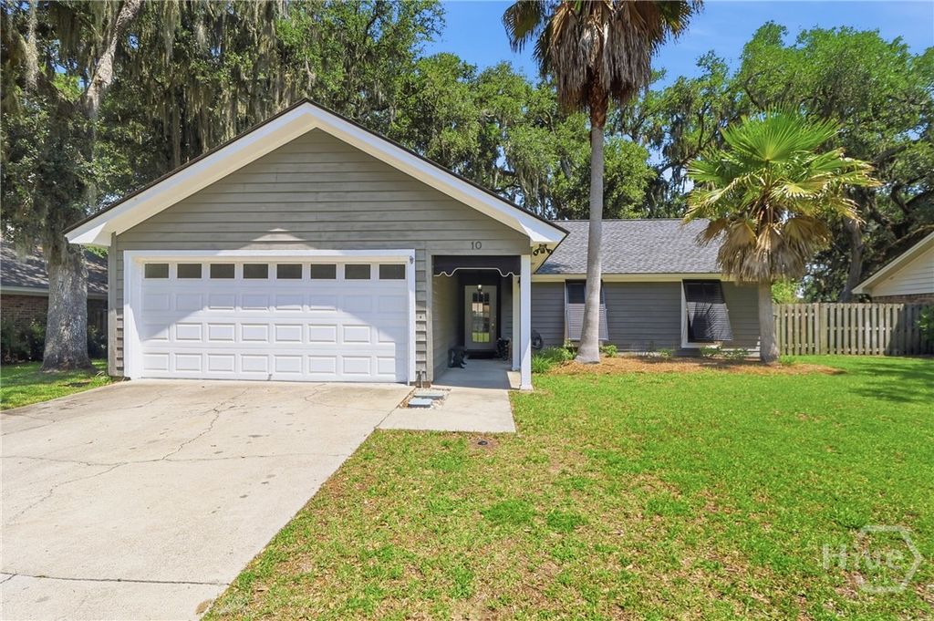 Image 3 of property listing at 10 Hanging Moss Road, Savannah, GA 31410