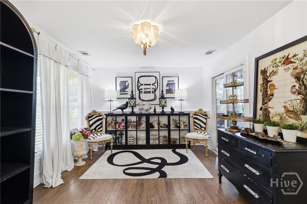Image 9 of property listing at 10 Hanging Moss Road, Savannah, GA 31410
