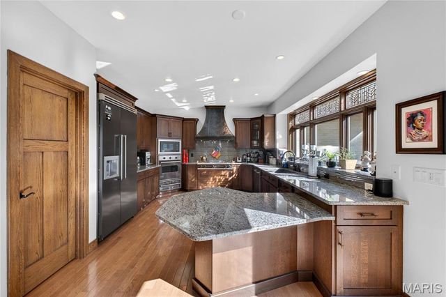 15 Summerhill Lane, Town And Country, MO 63017
