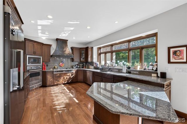 15 Summerhill Lane, Town And Country, MO 63017