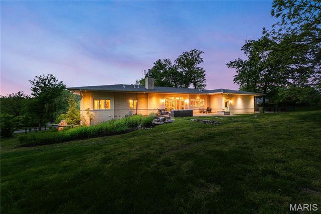 15 Summerhill Lane, Town And Country, MO 63017