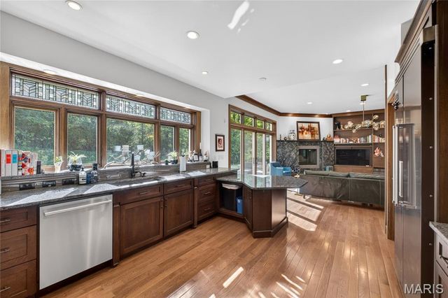 15 Summerhill Lane, Town And Country, MO 63017