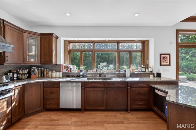 15 Summerhill Lane, Town And Country, MO 63017