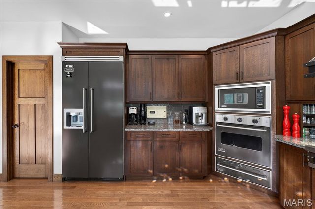 15 Summerhill Lane, Town And Country, MO 63017