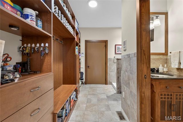 15 Summerhill Lane, Town And Country, MO 63017