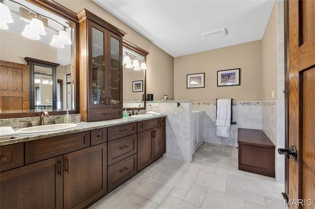 15 Summerhill Lane, Town And Country, MO 63017