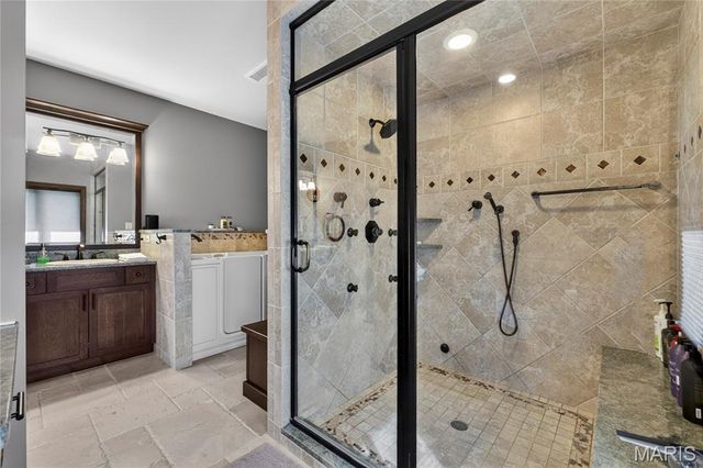 15 Summerhill Lane, Town And Country, MO 63017