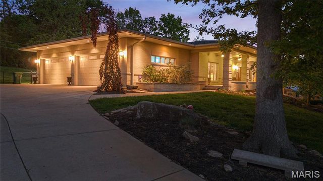 15 Summerhill Lane, Town And Country, MO 63017