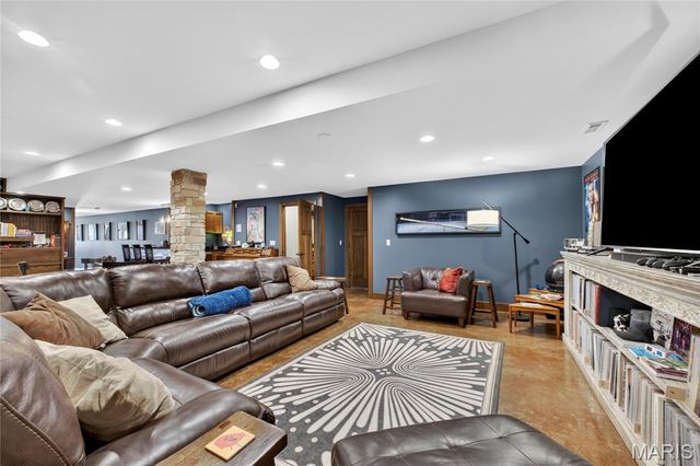 15 Summerhill Lane, Town And Country, MO 63017