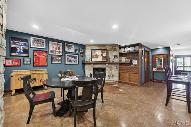 15 Summerhill Lane, Town And Country, MO 63017