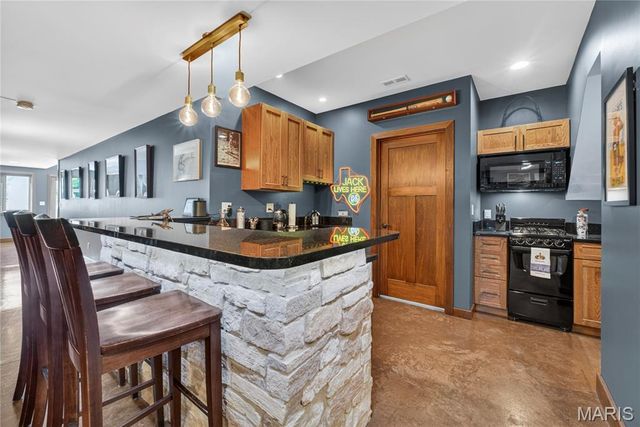 15 Summerhill Lane, Town And Country, MO 63017