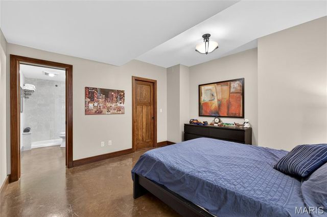 15 Summerhill Lane, Town And Country, MO 63017