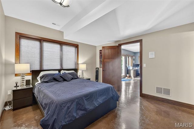 15 Summerhill Lane, Town And Country, MO 63017