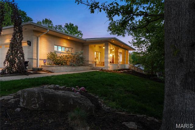 15 Summerhill Lane, Town And Country, MO 63017