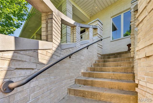 15 Summerhill Lane, Town And Country, MO 63017