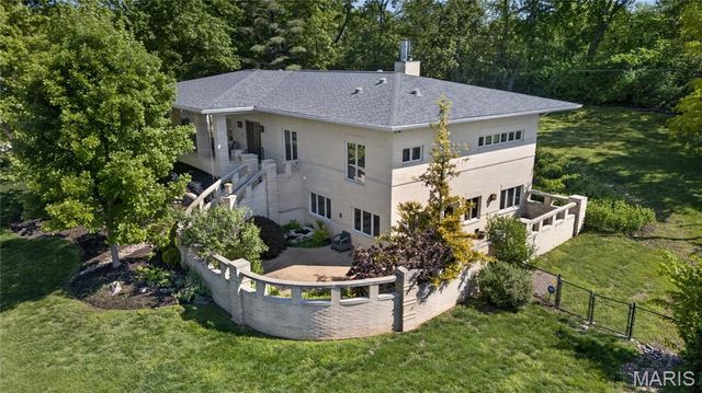 15 Summerhill Lane, Town And Country, MO 63017