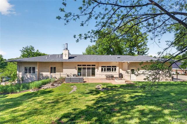15 Summerhill Lane, Town And Country, MO 63017