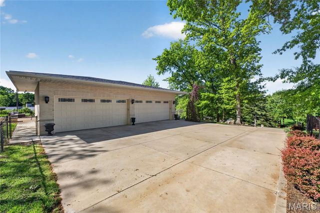 15 Summerhill Lane, Town And Country, MO 63017