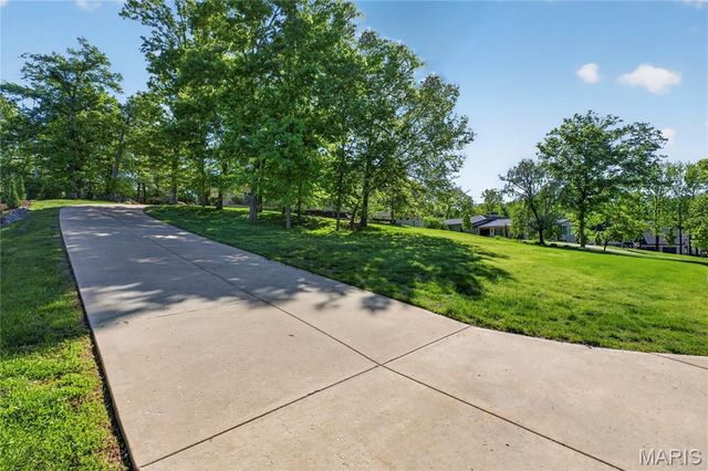 15 Summerhill Lane, Town And Country, MO 63017