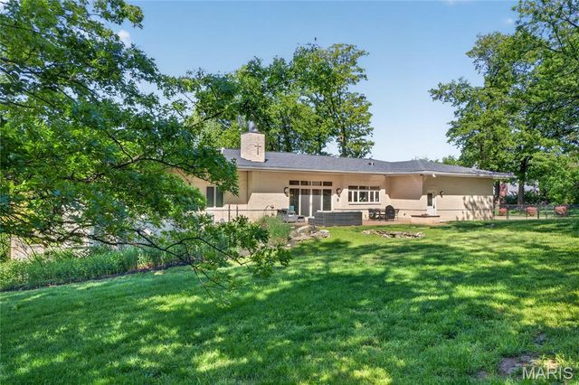 15 Summerhill Lane, Town And Country, MO 63017