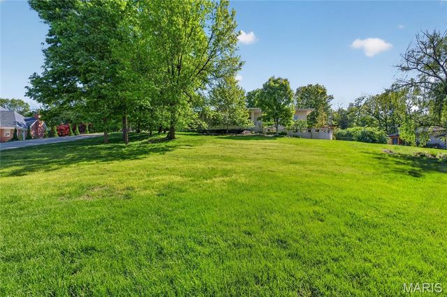 15 Summerhill Lane, Town And Country, MO 63017